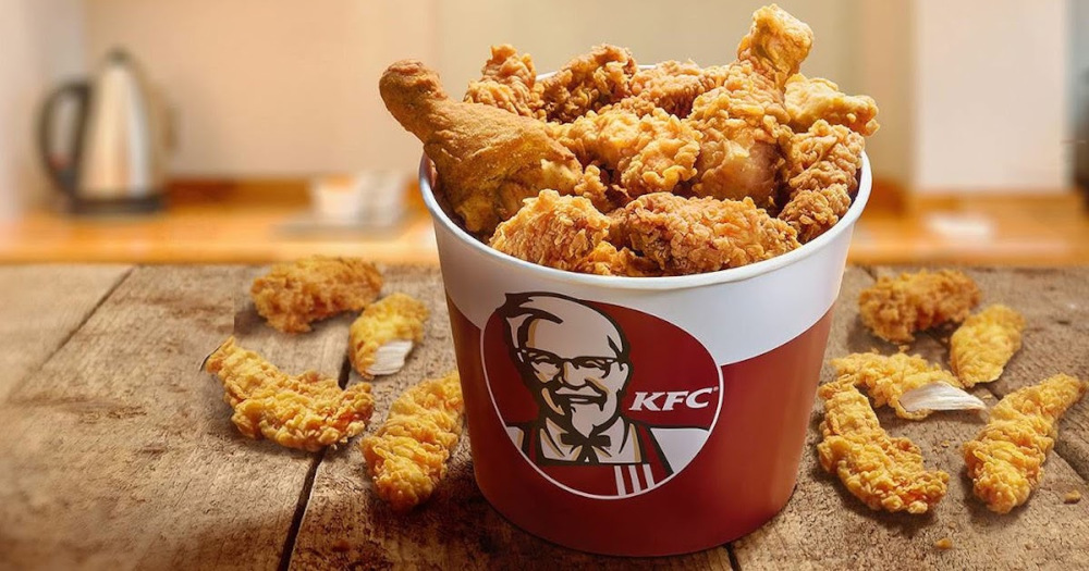Kubełek jedzenie w KFC